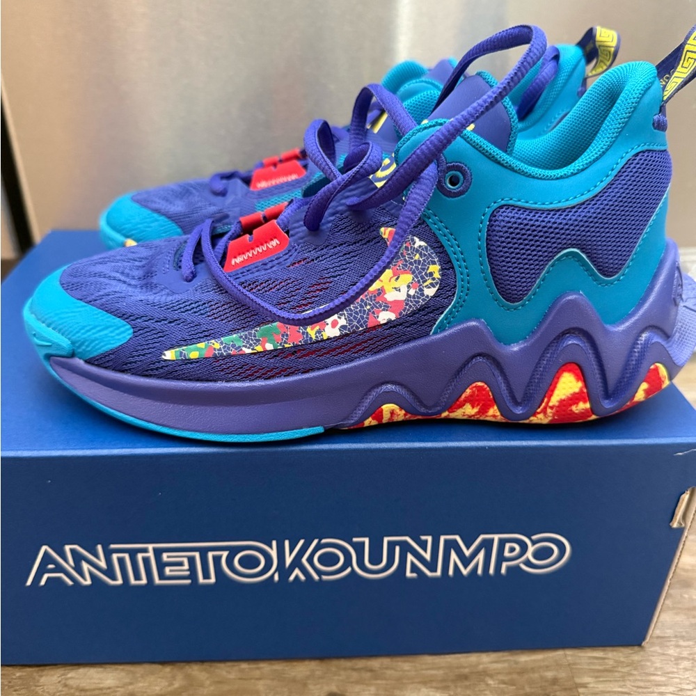 New in Box Giannis Immortality 2 Sneakers size 4Y